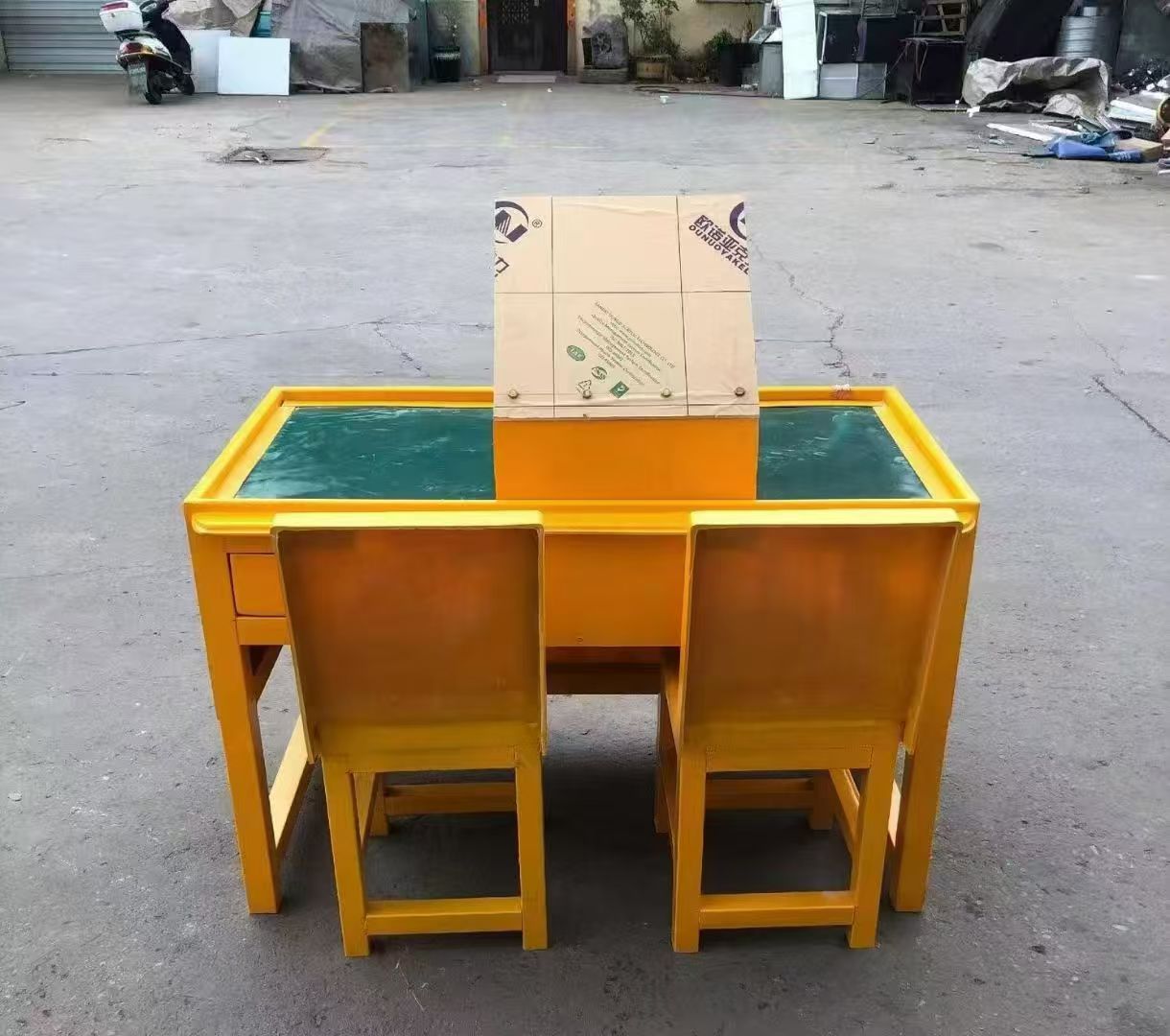 兴宾防静电导通桌井下煤矿火工品发放桌：危险品流转的安全守护者